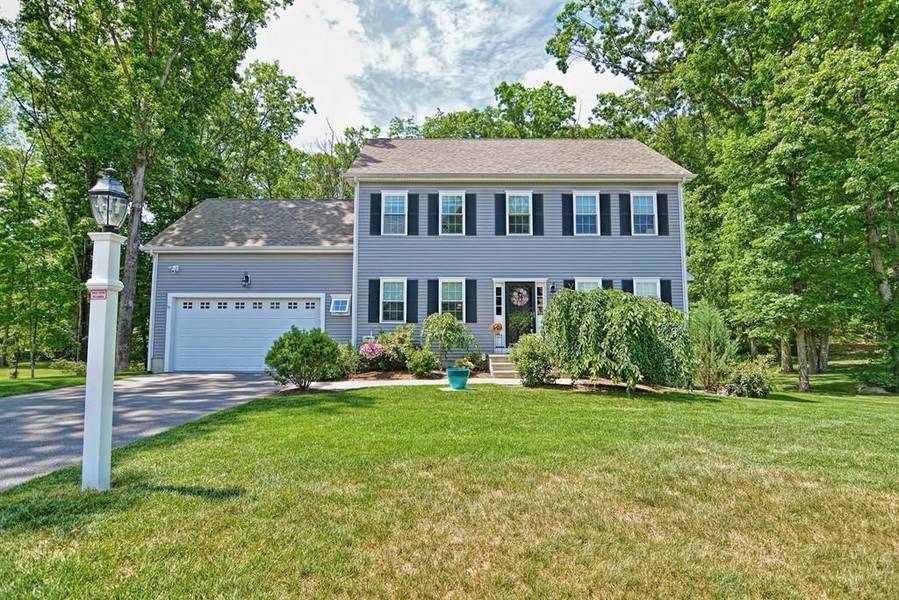 40 Glenside Dr, Blackstone, MA 01504