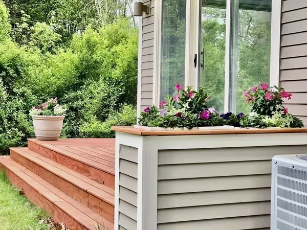 Boxborough, MA 01719,57 Meetinghouse Lane