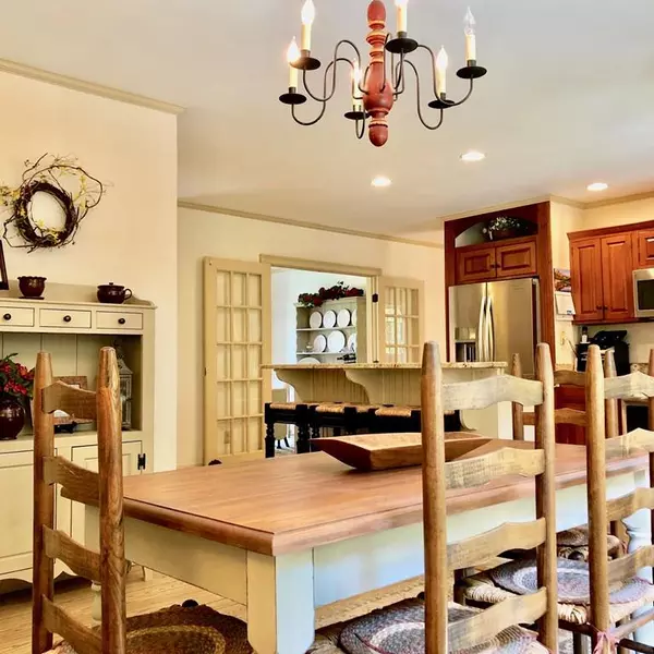 Deerfield, MA 01373,2 Allen Drive
