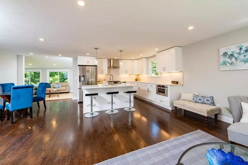 Hingham, MA 02043,10 Windsor Dr