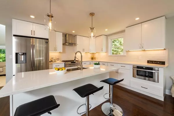 Hingham, MA 02043,10 Windsor Dr