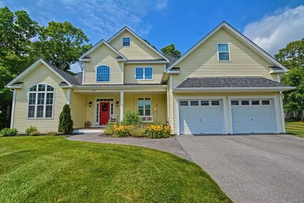 38 Plantation Dr, Tiverton, RI 02878