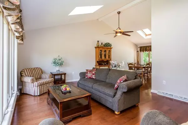 Westfield, MA 01085,90 Pineridge Dr