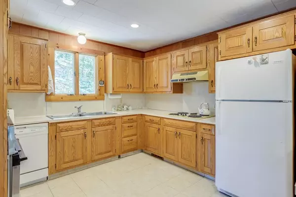 Eastham, MA 02642,110 Luthers Ln