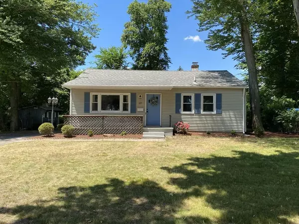 157 River Rd, Agawam, MA 01001