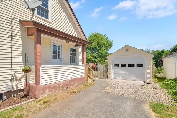 East Longmeadow, MA 01028,9 Waterman Ave