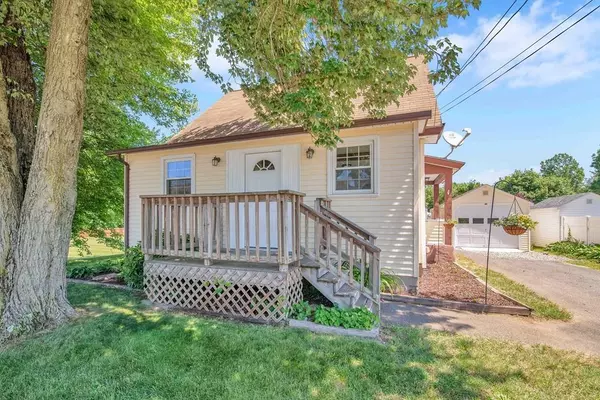 9 Waterman Ave, East Longmeadow, MA 01028