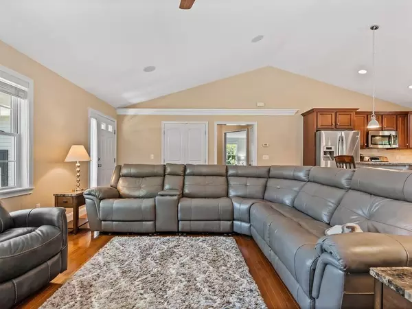 Seekonk, MA 02771,34 Aubin St