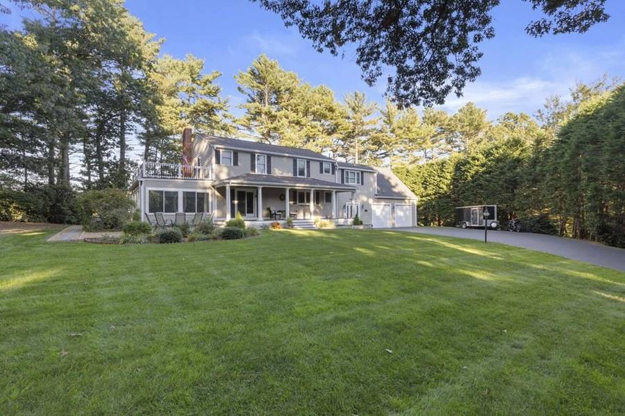 1 Flint Locke Dr, Duxbury, MA 02332