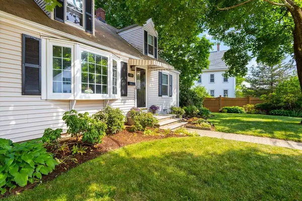 Mansfield, MA 02048,28 School St
