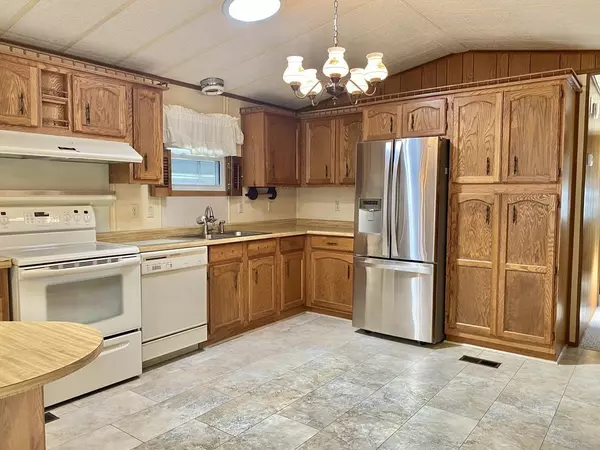 Plainville, MA 02762,8 Shady Lane