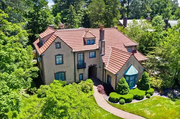 283 Longhill St, Springfield, MA 01108