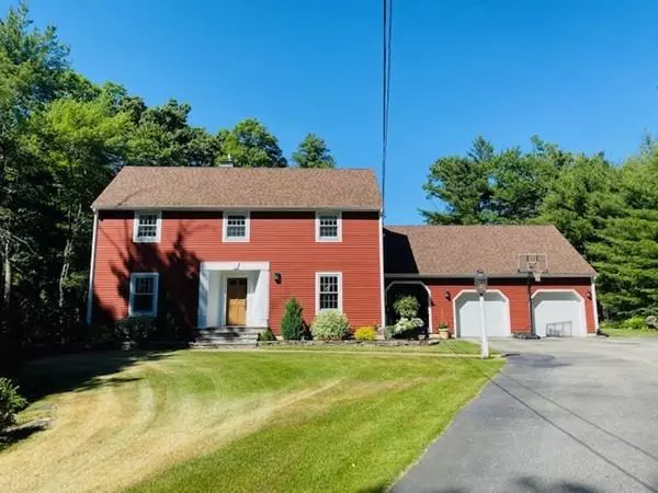 22 Lakeshore Dr, Sturbridge, MA 01518