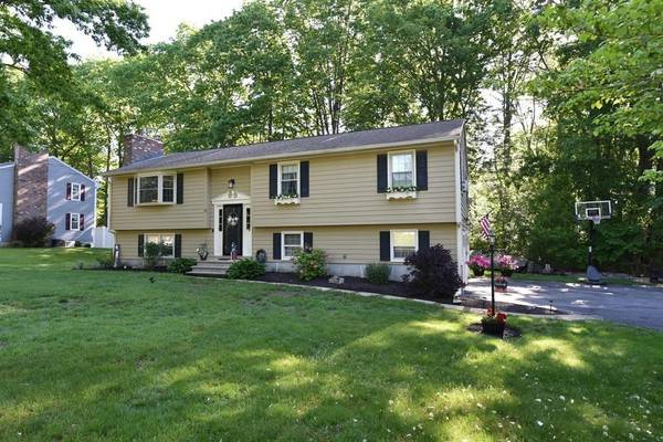 11 Cardinal Dr, Dudley, MA 01571