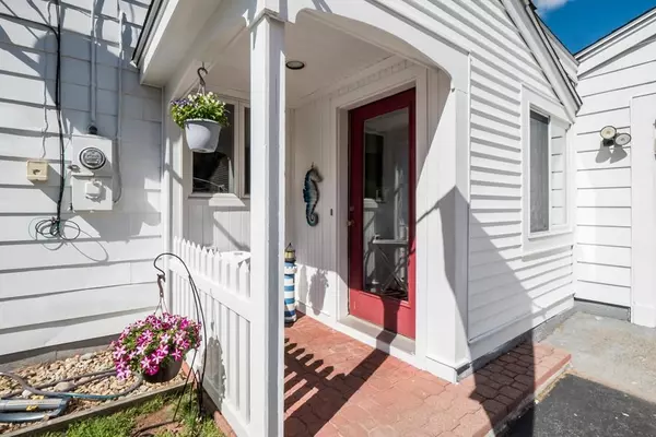 68 Sherry St, Northbridge, MA 01588