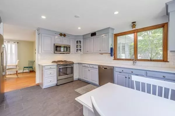 Harwich, MA 02646,42 Ginger Plum Ln