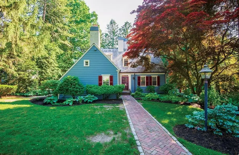 116 Arnold Rd, Newton, MA 02459