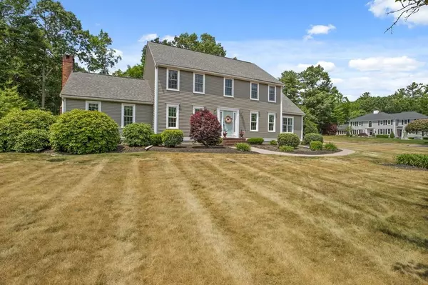 Hanover, MA 02339,9 Linden Ln