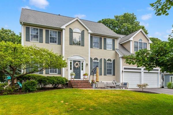 28 Carriage House Ln, Mansfield, MA 02048