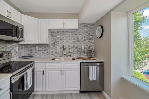 Springfield, MA 01129,137 Nassau Dr #137
