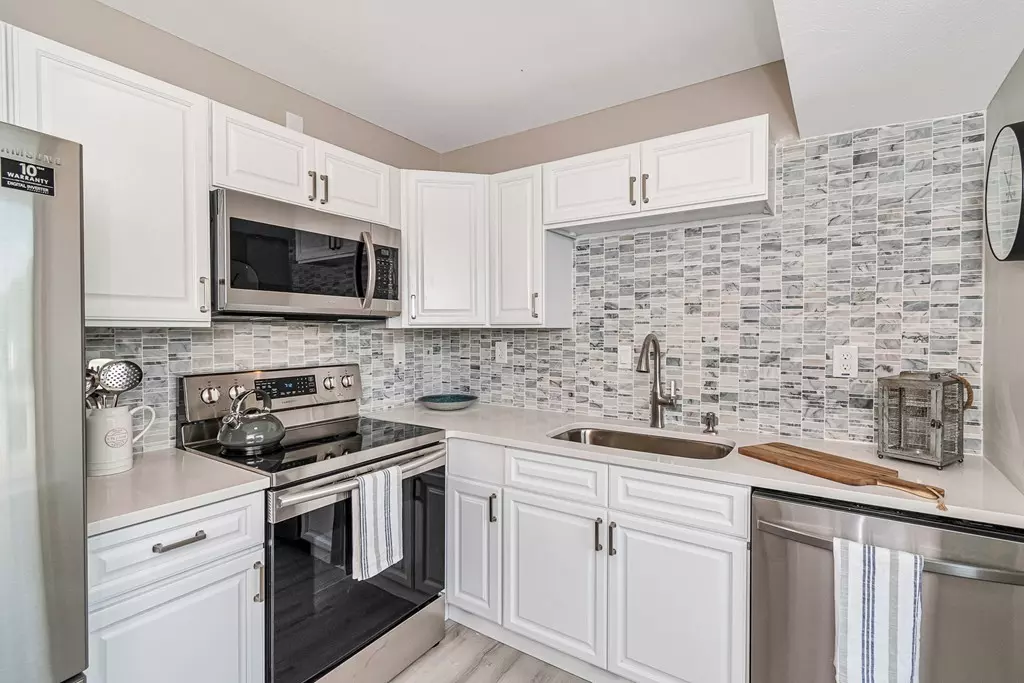 Springfield, MA 01129,137 Nassau Dr #137