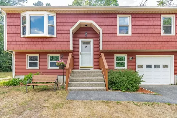 Agawam, MA 01001,10 Royal Ln