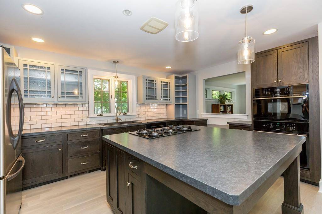 Groton, MA 01450,46 Champney St