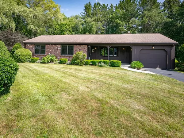 313 River St, Halifax, MA 02338