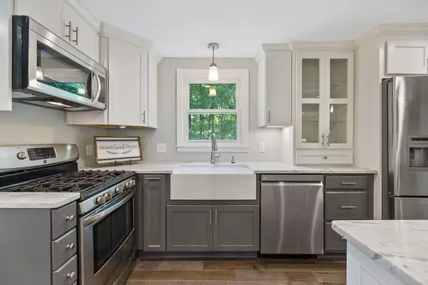 Pepperell, MA 01463,12 Yvonne Dr