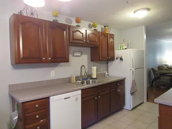 Abington, MA 02351,121 Thayer St #121