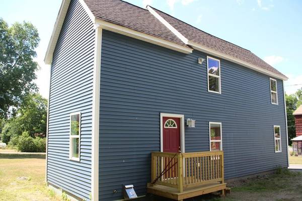 Montague, MA 01349,6 Grant St