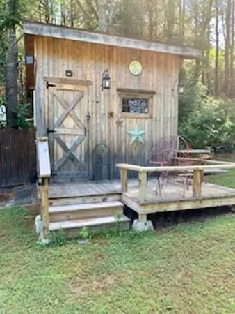 Hubbardston, MA 01452,14 Abenaki St