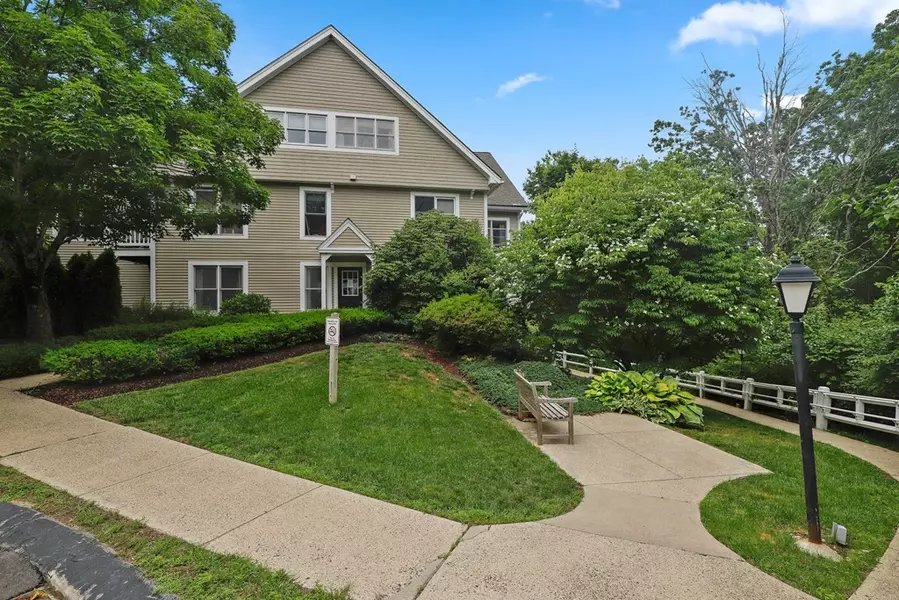 140 Lincoln Rd #114, Lincoln, MA 01773