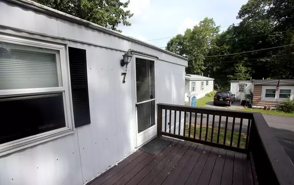 Holbrook, MA 02343,7 Chesapeake Rd
