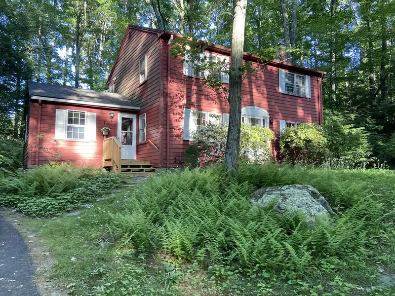 36 Wells Park Rd, Sturbridge, MA 01566