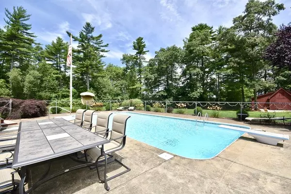 Rochester, MA 02770,70 Parlowtown Rd