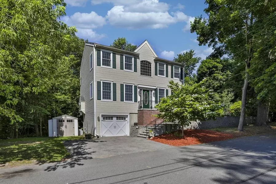 22 Lakeview Avenue, Lynnfield, MA 01940