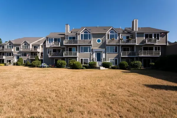 Fall River, MA 02721,700 Shore Drive #812