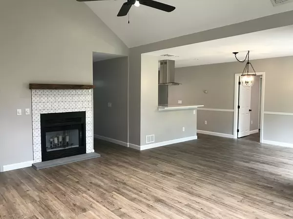 Blackstone, MA 01504,14 Ledgebrook Dr #14