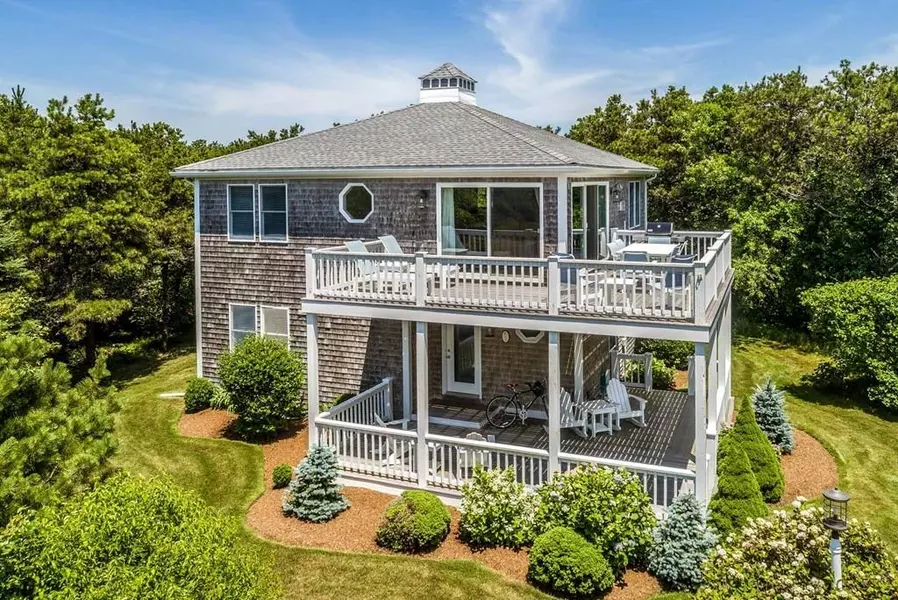 5 Plains Head Ln, Edgartown, MA 02539