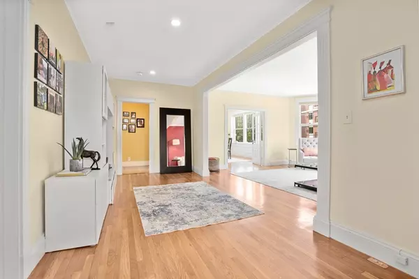 Brookline, MA 02446,79 Pleasant St #2