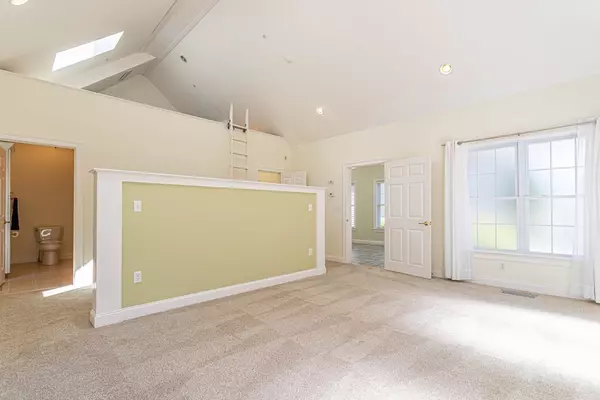 Clinton, MA 01510,302 Sprucewood Lane #302