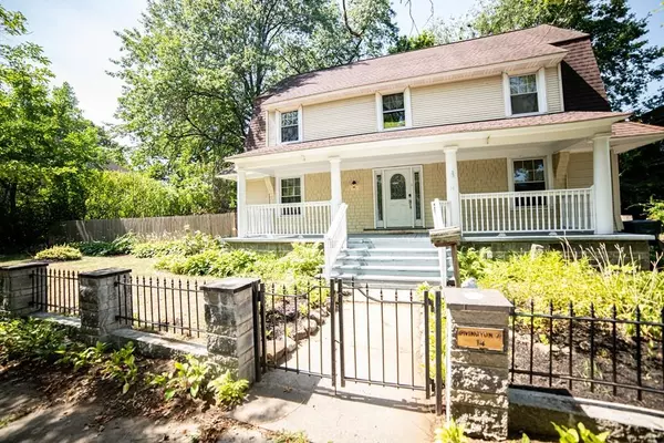 14 Irvington St, Springfield, MA 01108