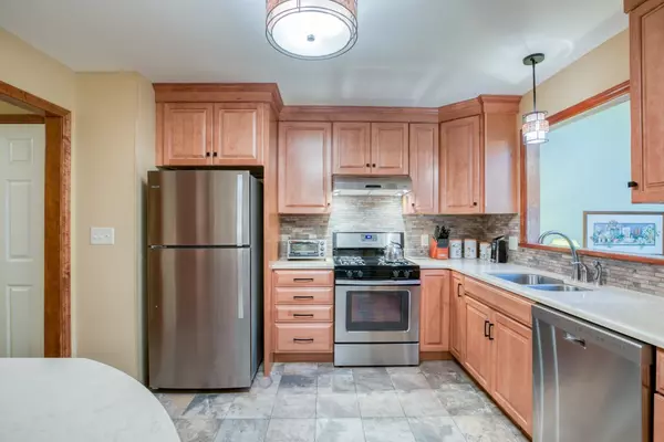 Agawam, MA 01001,20 Castle Hill Rd #F