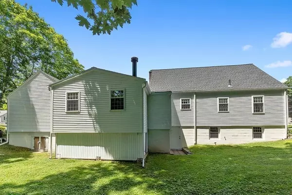 Auburn, MA 01501,8 Goulding Dr