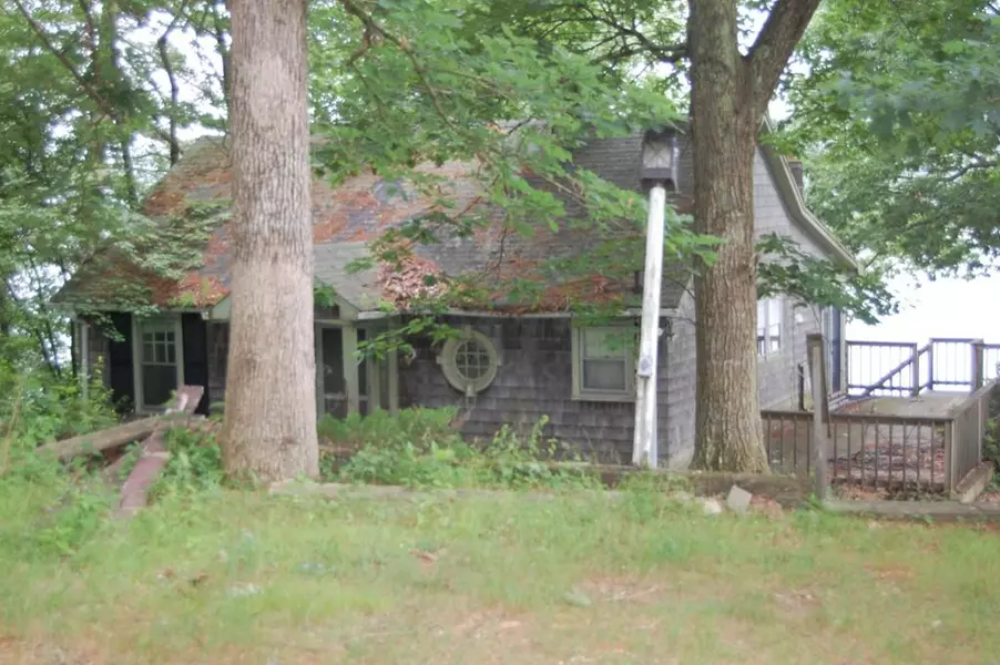 31 Lakeshore Dr., Spencer, MA 01562