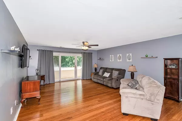 Springfield, MA 01129,151 Nassau Dr #151