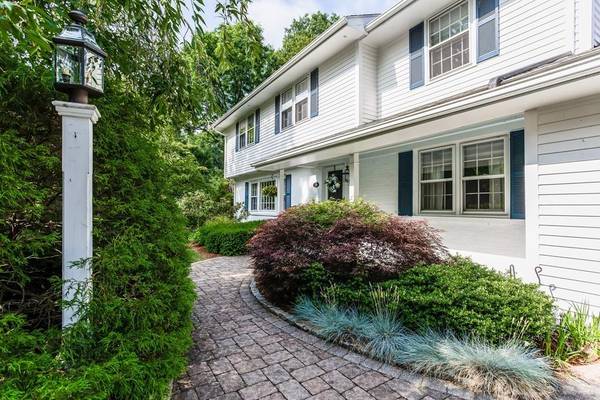 186 Viscount Road, Longmeadow, MA 01106