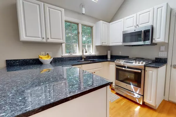 Dennis, MA 02660,33 Terrace Hill Dr