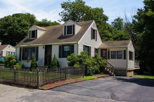 35 Washington Cir, Holbrook, MA 02343